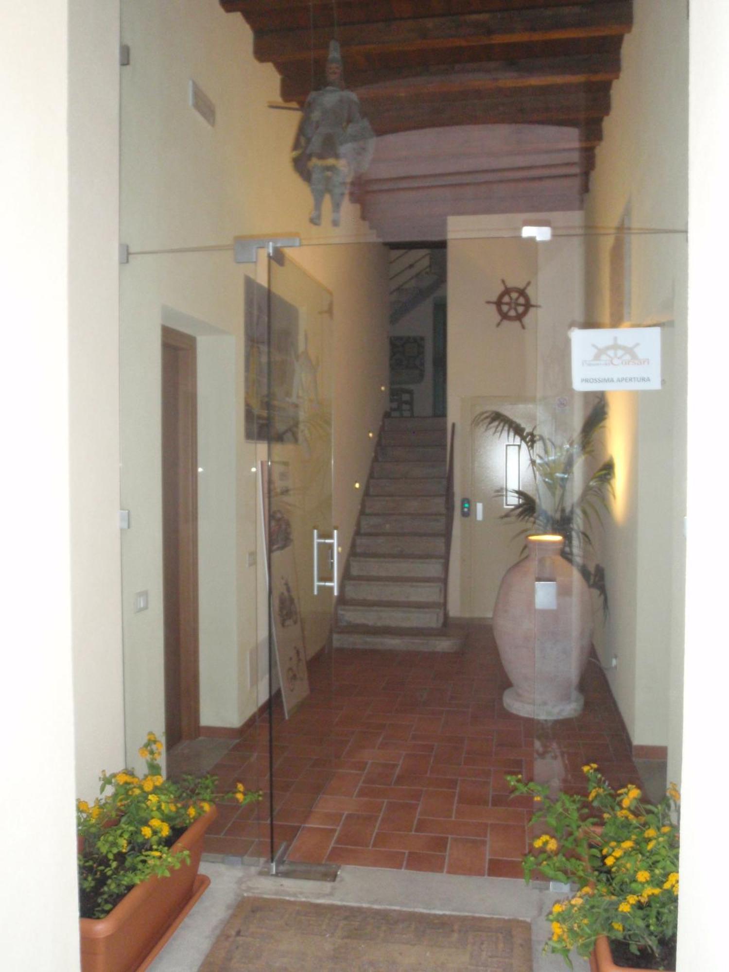 Aparthotel Palazzo Dei Corsari Trapani Esterno foto