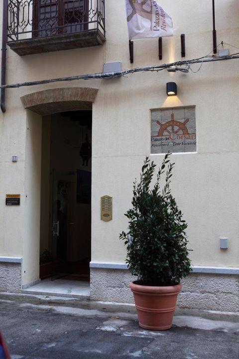 Aparthotel Palazzo Dei Corsari Trapani Esterno foto