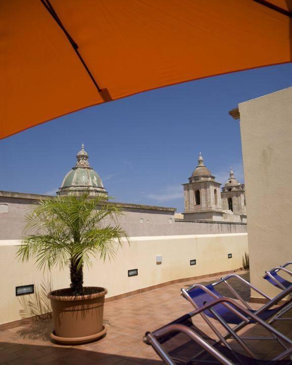 Aparthotel Palazzo Dei Corsari Trapani Esterno foto