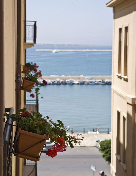 Aparthotel Palazzo Dei Corsari Trapani Esterno foto